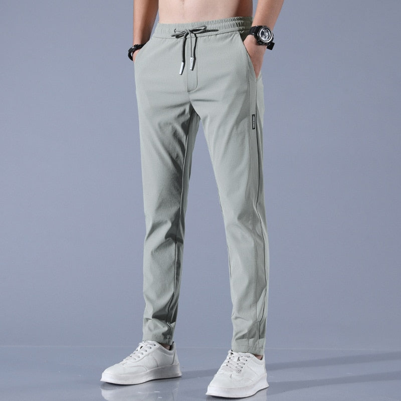 NOUVEAU RICHE Herren Jogginghose Tapered Fit Elastischer Bund Kordelzug Grün