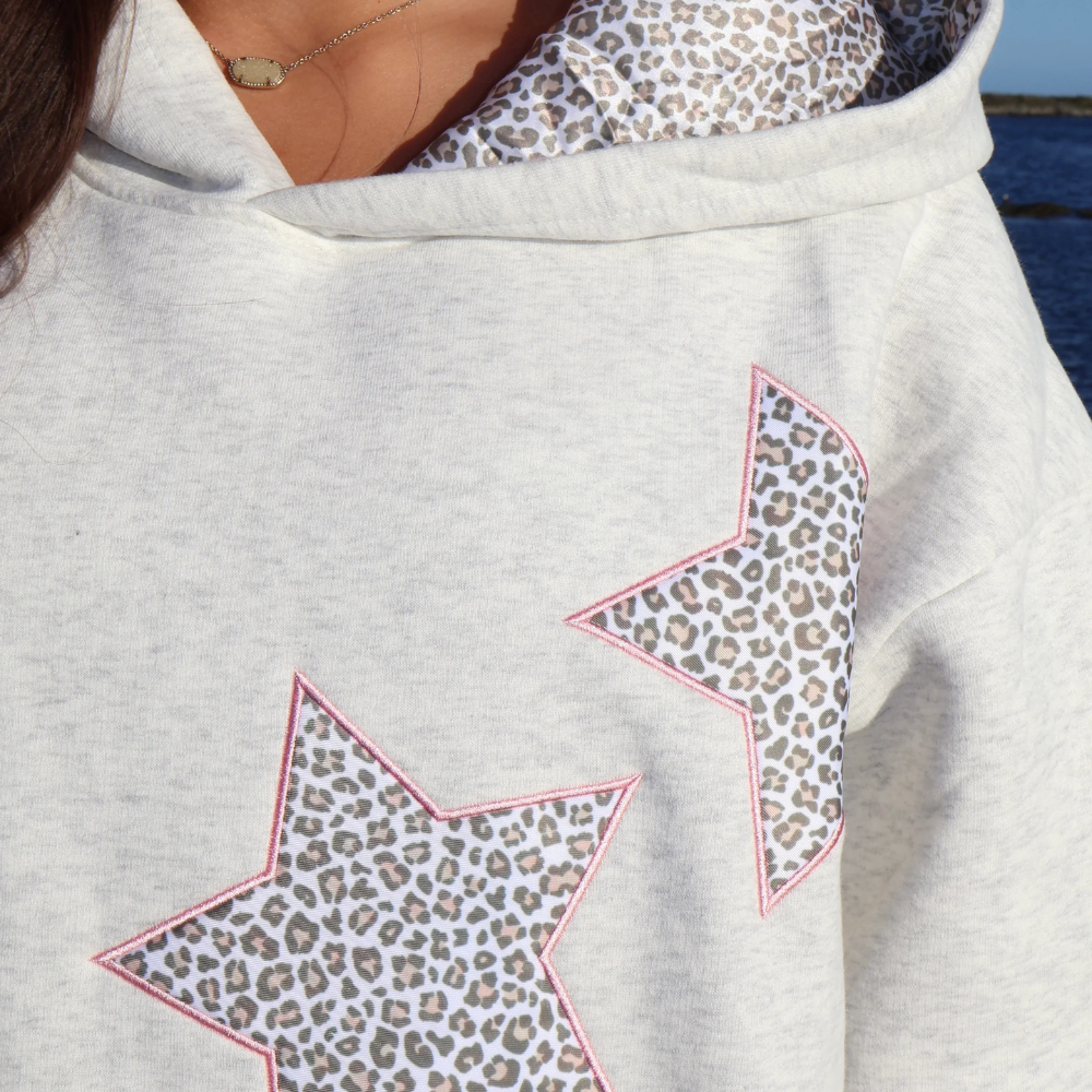 NOUVEAU RICHE Hoodie Leoparden- und Sternenmuster aus Baumwollmischfleece