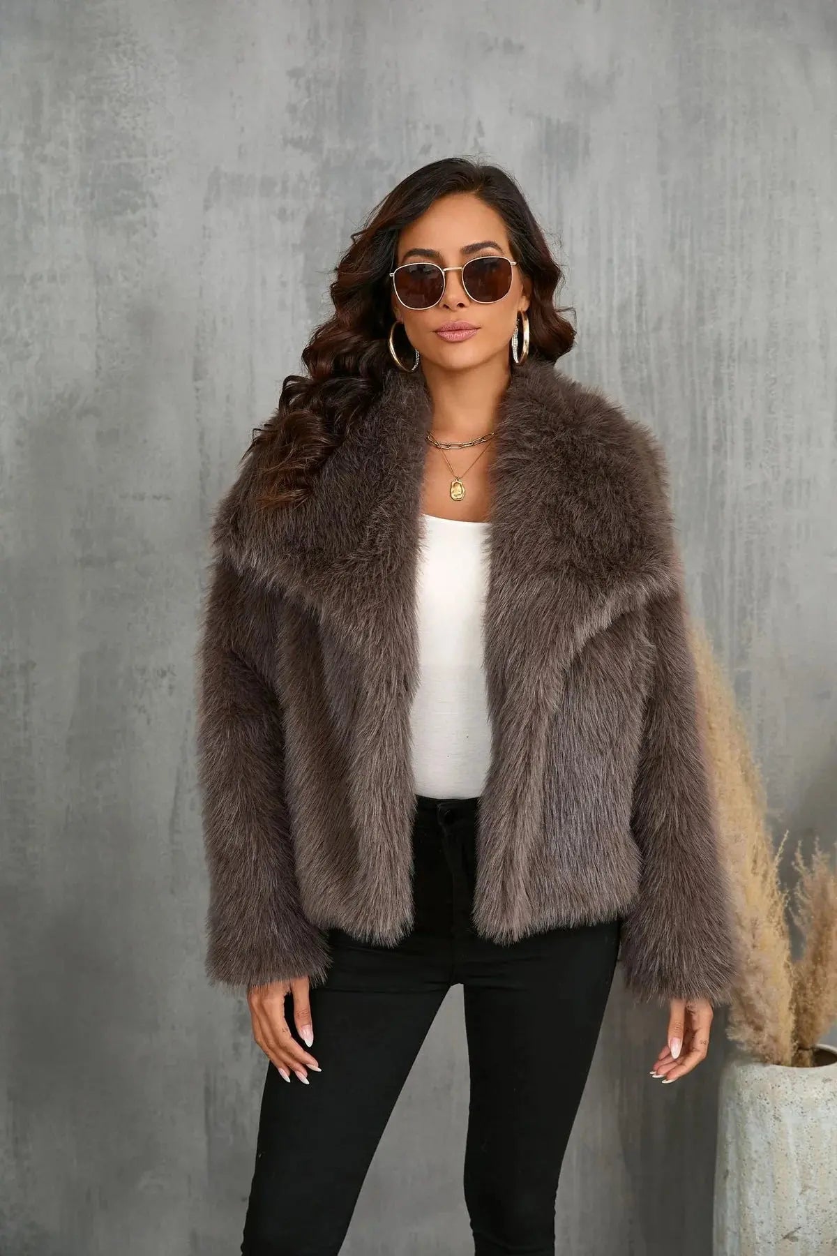 NOUVEAU RICHE Macy | Damen Luxuriöse Kunstfell-Jacke – Stilvoll, Kuschelig und Zeitlos