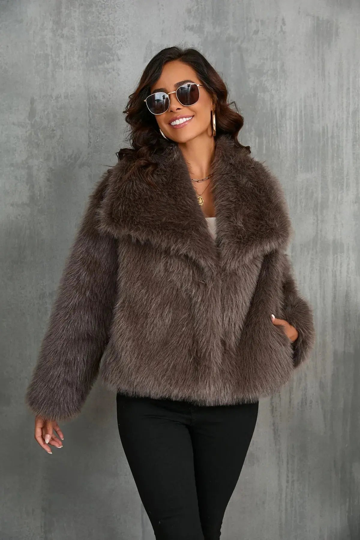 NOUVEAU RICHE Macy | Damen Luxuriöse Kunstfell-Jacke – Stilvoll, Kuschelig und Zeitlos