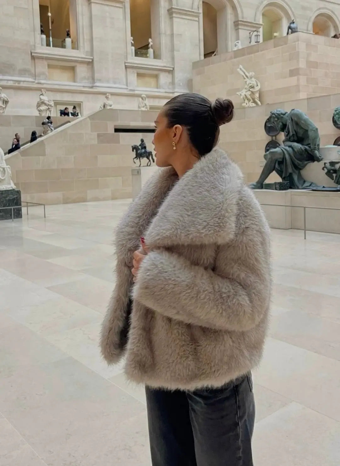 NOUVEAU RICHE Macy | Damen Luxuriöse Kunstfell-Jacke – Stilvoll, Kuschelig und Zeitlos