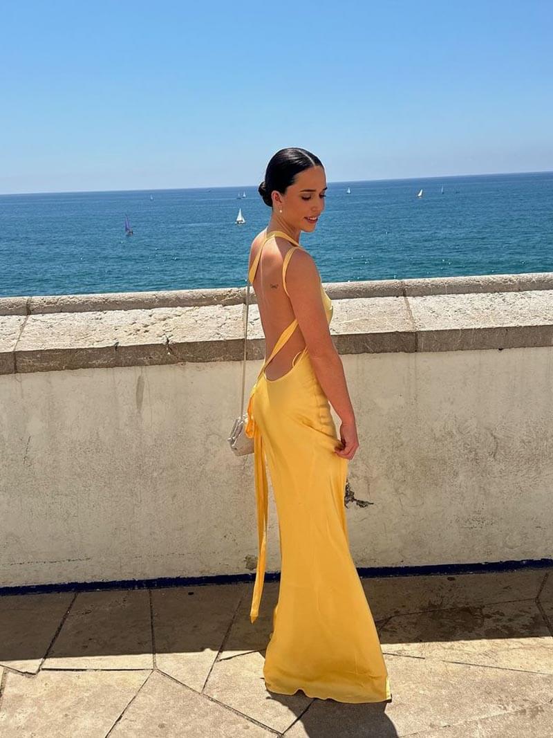 NOUVEAU RICHE Luxuriöses Goldton Maxikleid Mit Schrägem Schnitt Für Elegante Anlässe