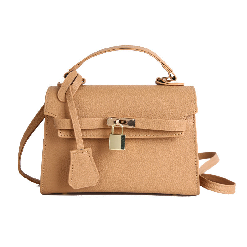 Stilvolle Handtasche Aus Hochwertigem Veganem Leder Mit Weichem Innenfutter Und Goldfarbenen Metallteilen