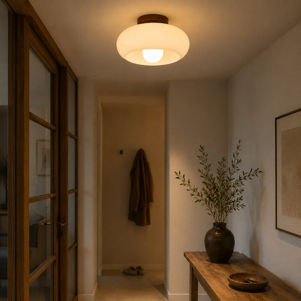 NOUVEAU RICHE Klassische Bauhaus-Deckenleuchte – Deckenlampe mit Cremefarbenem Glas & Metallsockel, Flach, Warmweiss, Ø20 / Ø28 cm