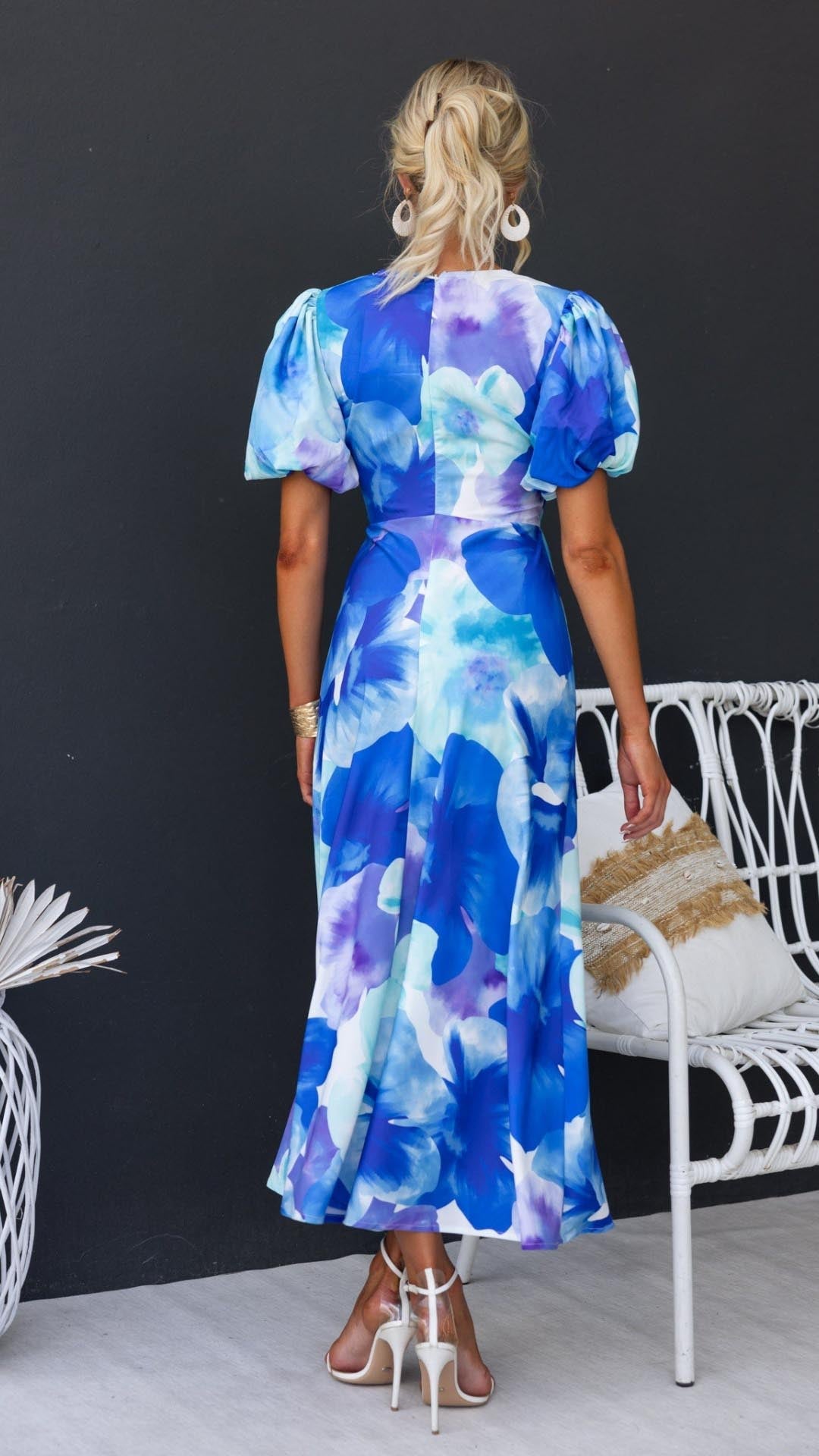 NOUVEAU RICHE Kleid Blaues Florales V-Ausschnitt Twist-Akzent Midi Kleid