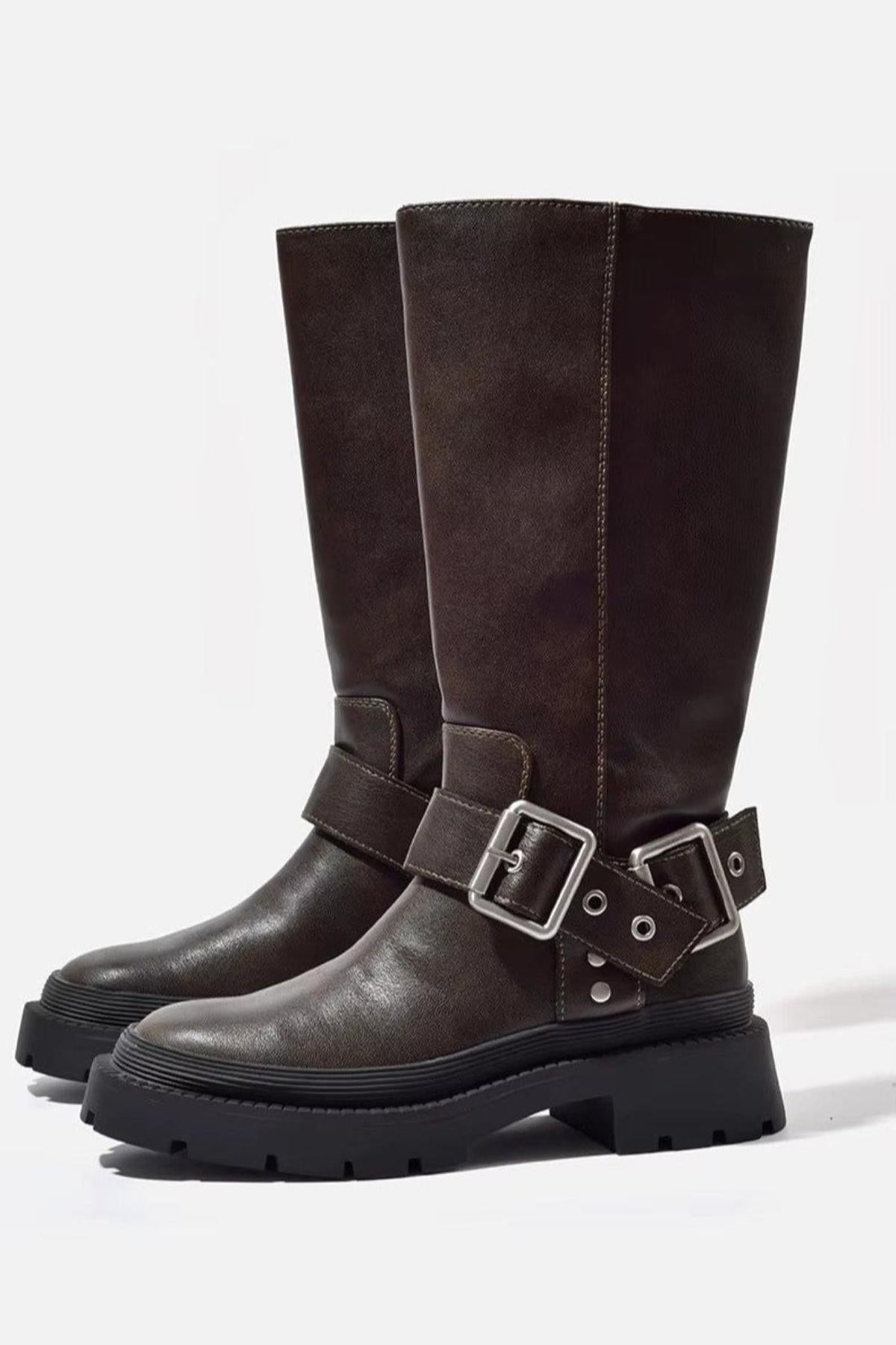 NOUVEAU RICHE Damen Kniehohe Stiefel Flach Klobig Mit Retro-Schnalle Braun