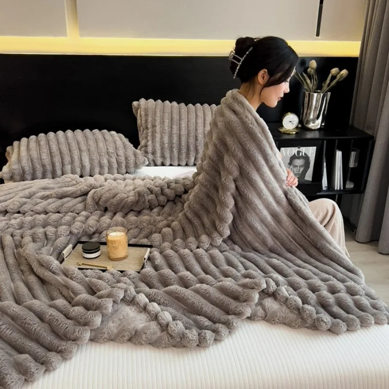 NOUVEAU RICHE Kuscheldecke Korallenfleece 150x200 cm für Bett und Sofa