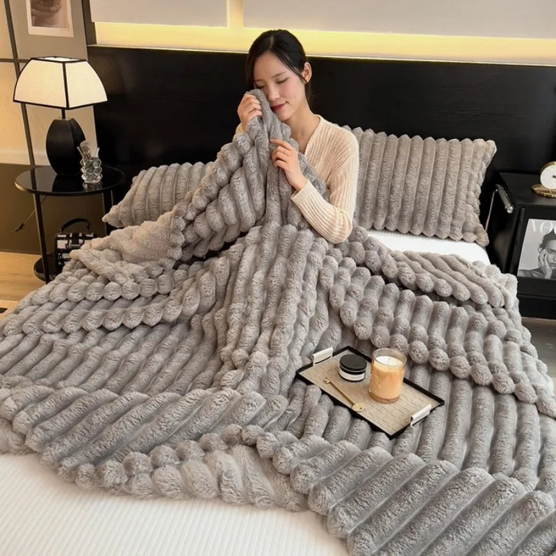 NOUVEAU RICHE Kuscheldecke Korallenfleece 150x200 cm für Bett und Sofa