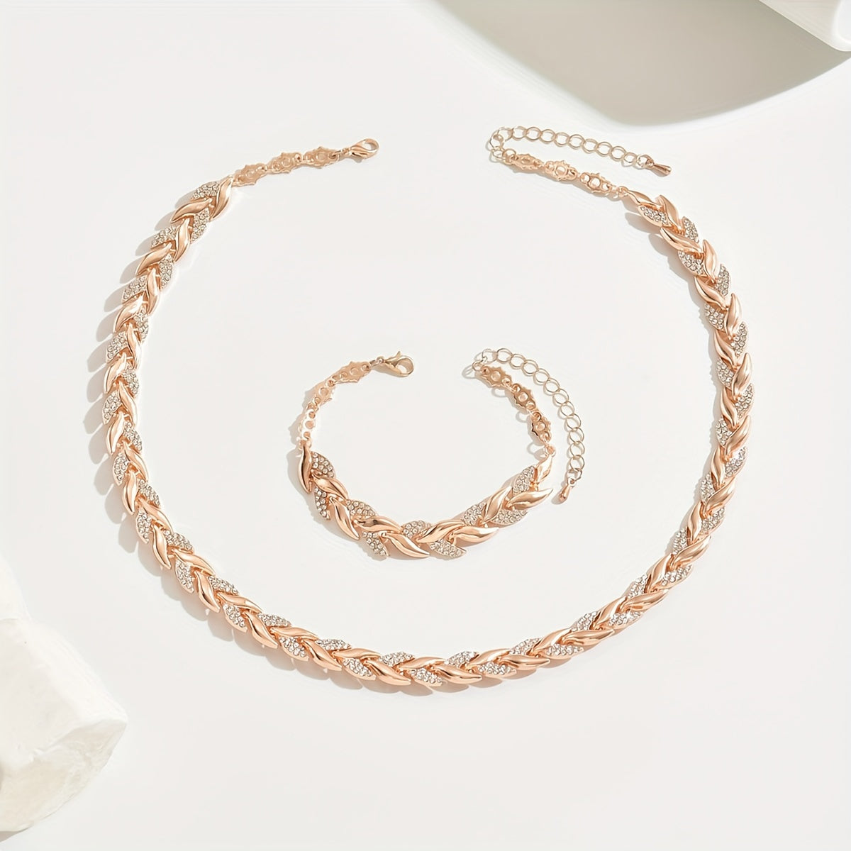 NOUVEAU RICHE Halskette & Armband Meerjungfrau Eleganz Innere Stärke Komfort