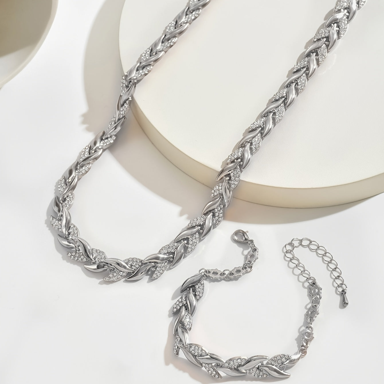 NOUVEAU RICHE Halskette & Armband Meerjungfrau Eleganz Innere Stärke Komfort