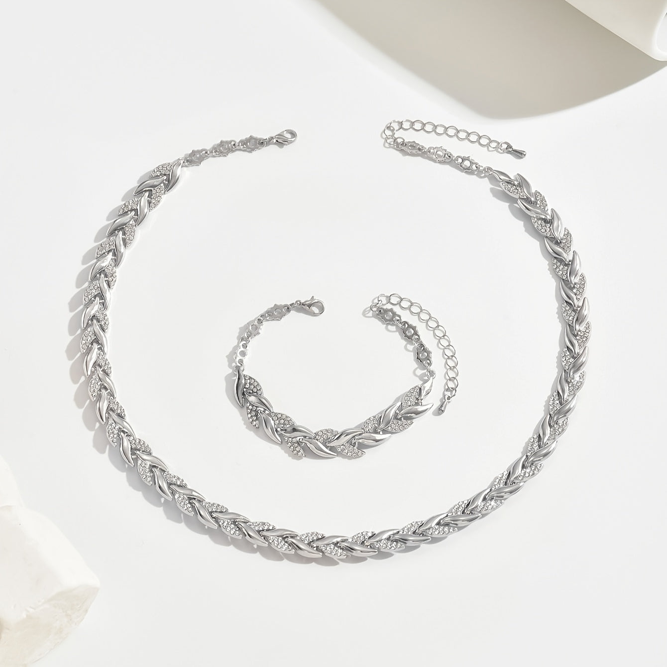 NOUVEAU RICHE Halskette & Armband Meerjungfrau Eleganz Innere Stärke Komfort