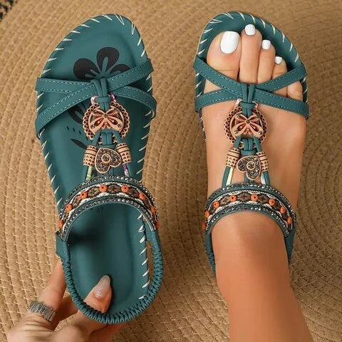 NOUVEAU RICHE Damen Boho-Sandalen – Flache Sohle & Natürlicher Ethno-Look Grün