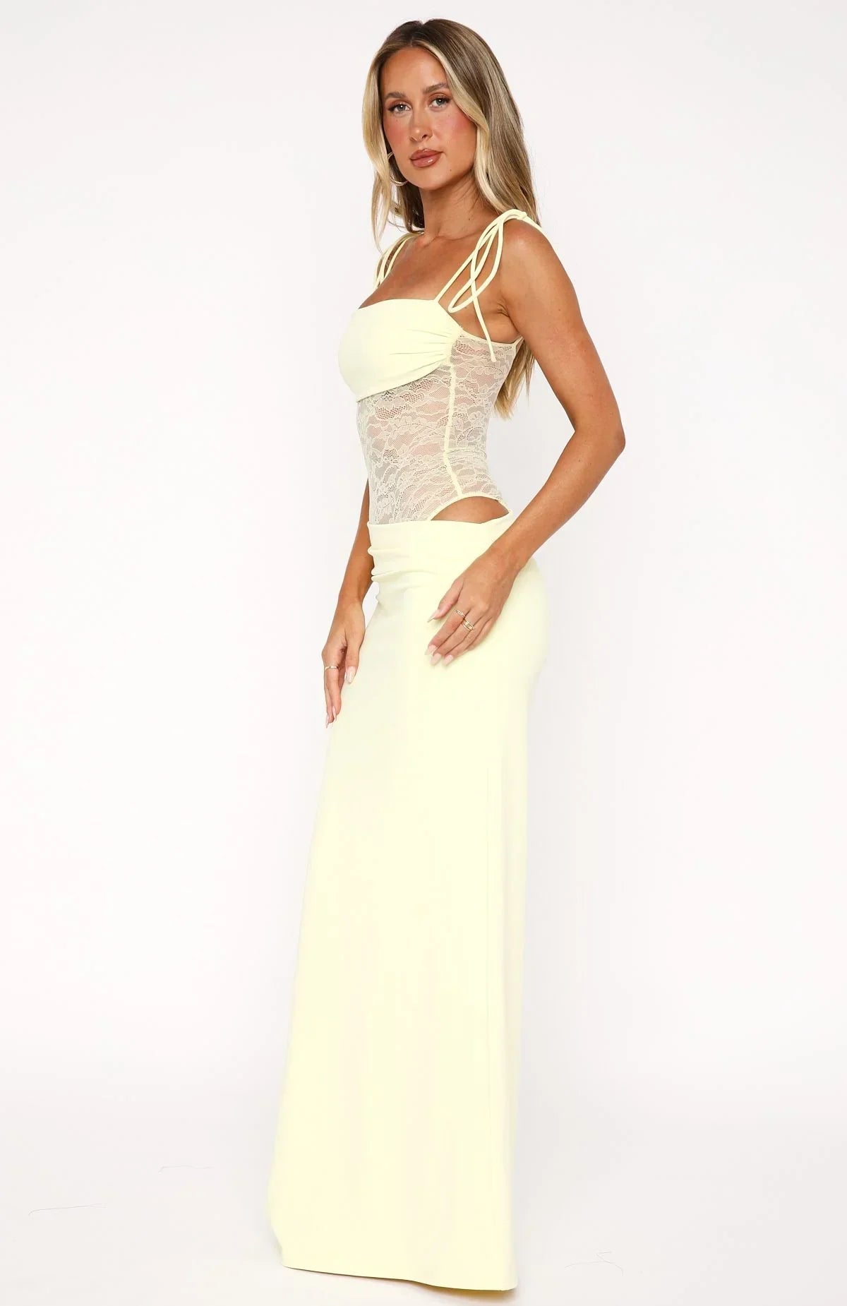 NOUVEAU RICHE Rose | Langes figurbetontes Damenkleid – Spitze & Schnürträger