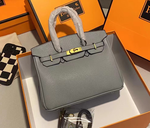 NOUVEAU RICHE Lederhandtasche Geräumiger Innenraum Vielseitig Praktisch