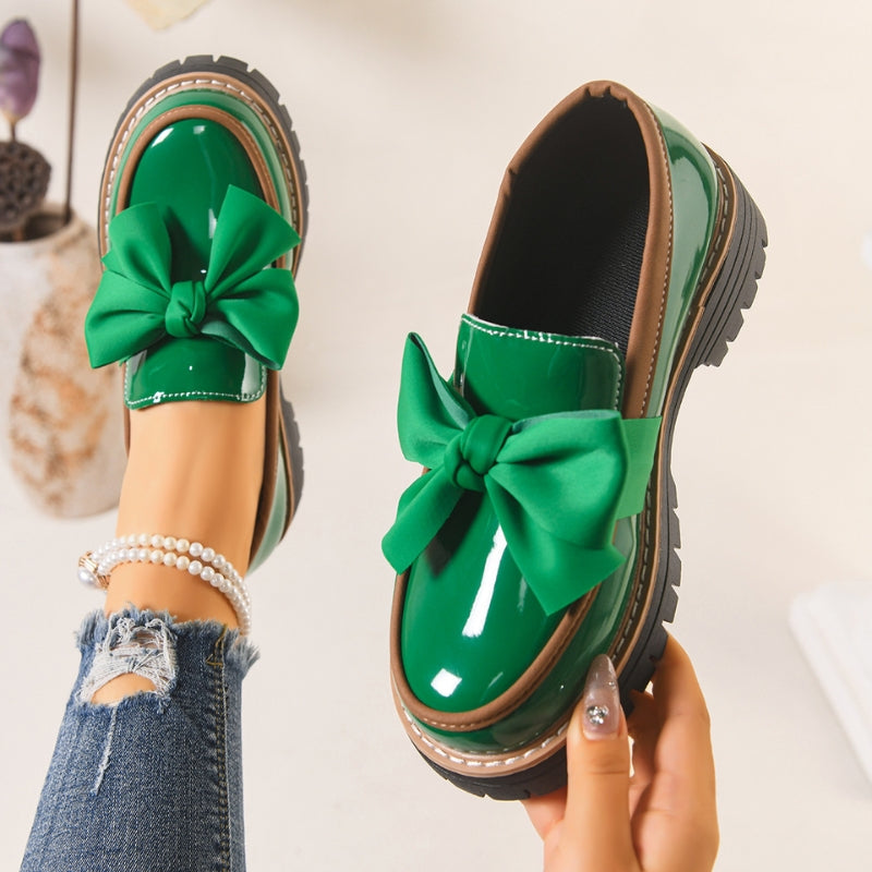 NOUVEAU RICHE Vyssion | Stil und Komfort Glänzende Damen Loafer Grün