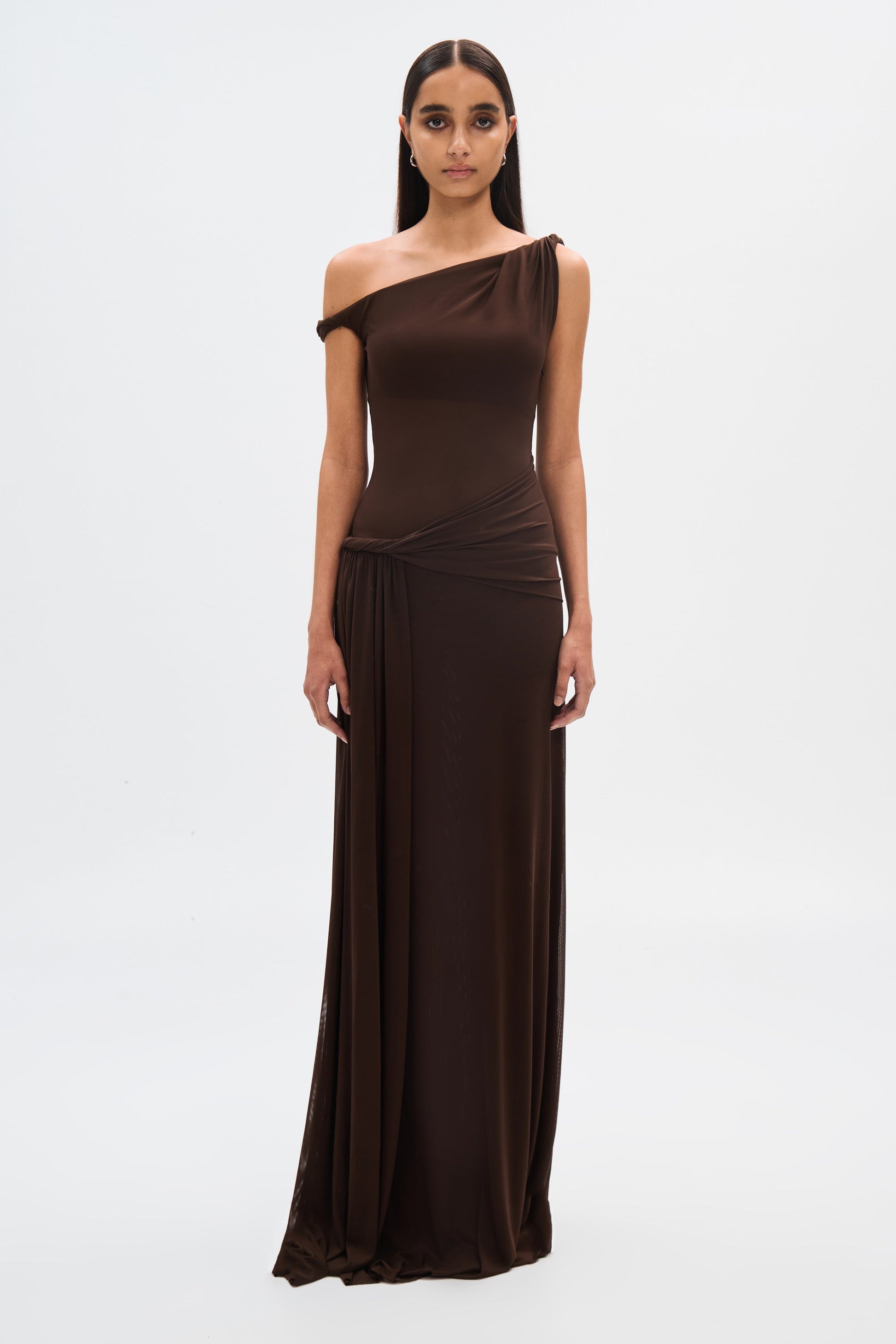 NOUVEAU RICHE Maxikleid Aus Netzstoff In Braun Mit Drapiertem Design Für Elegante Anlässe L