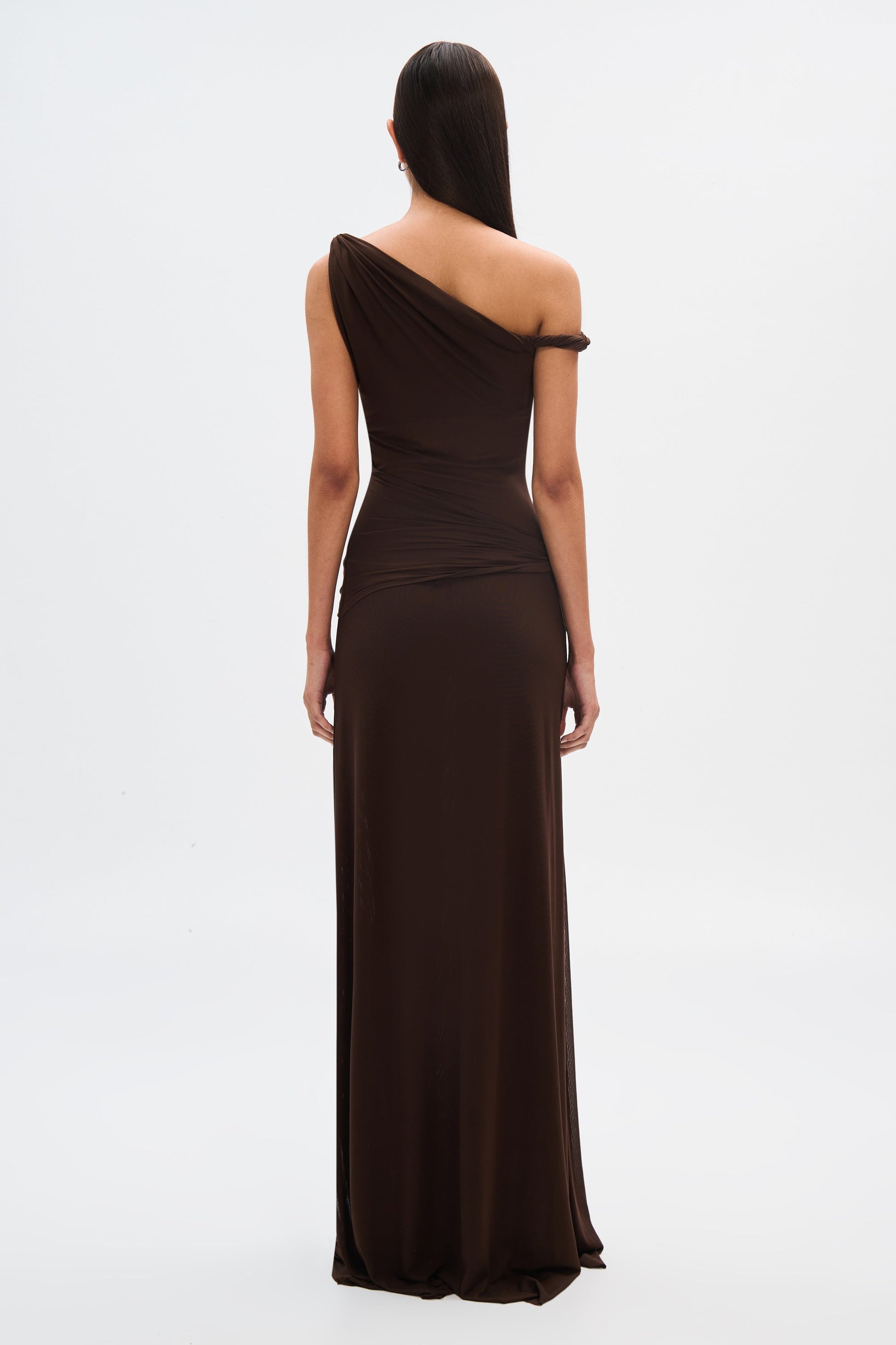 NOUVEAU RICHE Maxikleid Aus Netzstoff In Braun Mit Drapiertem Design Für Elegante Anlässe