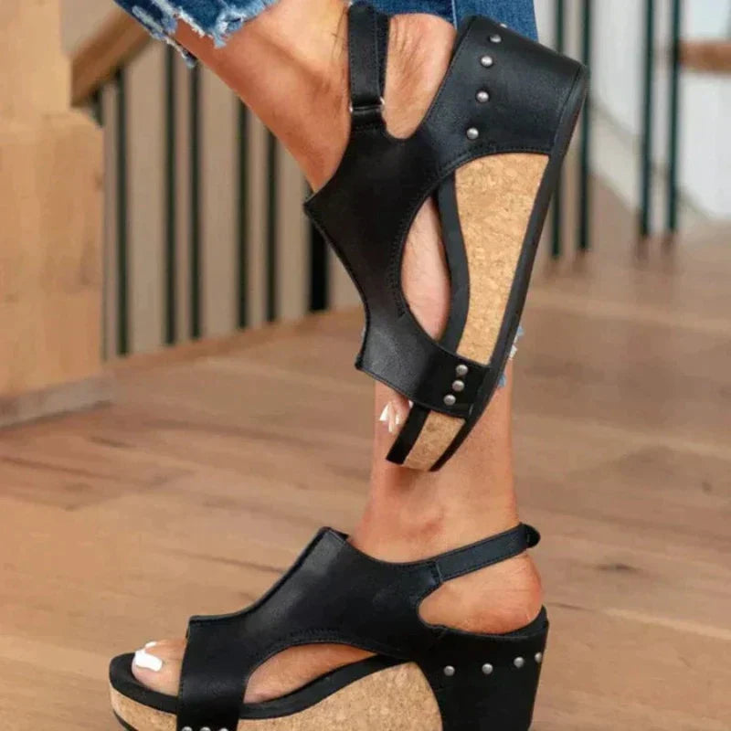 NOUVEAU RICHE Ledersandale Damen Keilabsatz Komfortfußbett Beige Schwarz