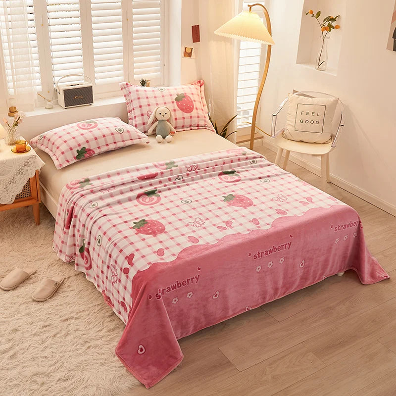 NOUVEAU RICHE Mädchen Flanell Decke Cartoon Erdbeere Cartoon Erdbeere