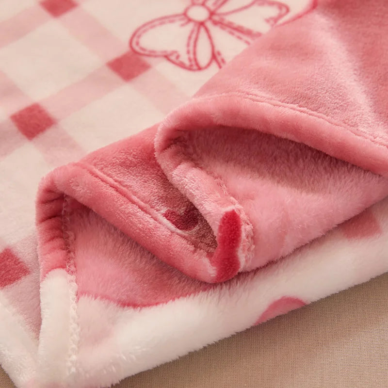 NOUVEAU RICHE Mädchen Flanell Decke Cartoon Erdbeere Cartoon Erdbeere