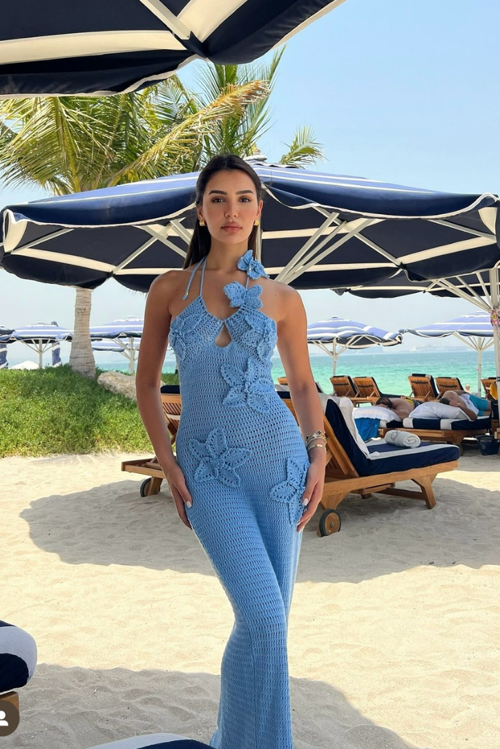 NOUVEAU RICHE Häkelmaxikleid Mit Fischschwanz Design Und Eleganten Blumenapplikationen Für Modernen Stil Blau