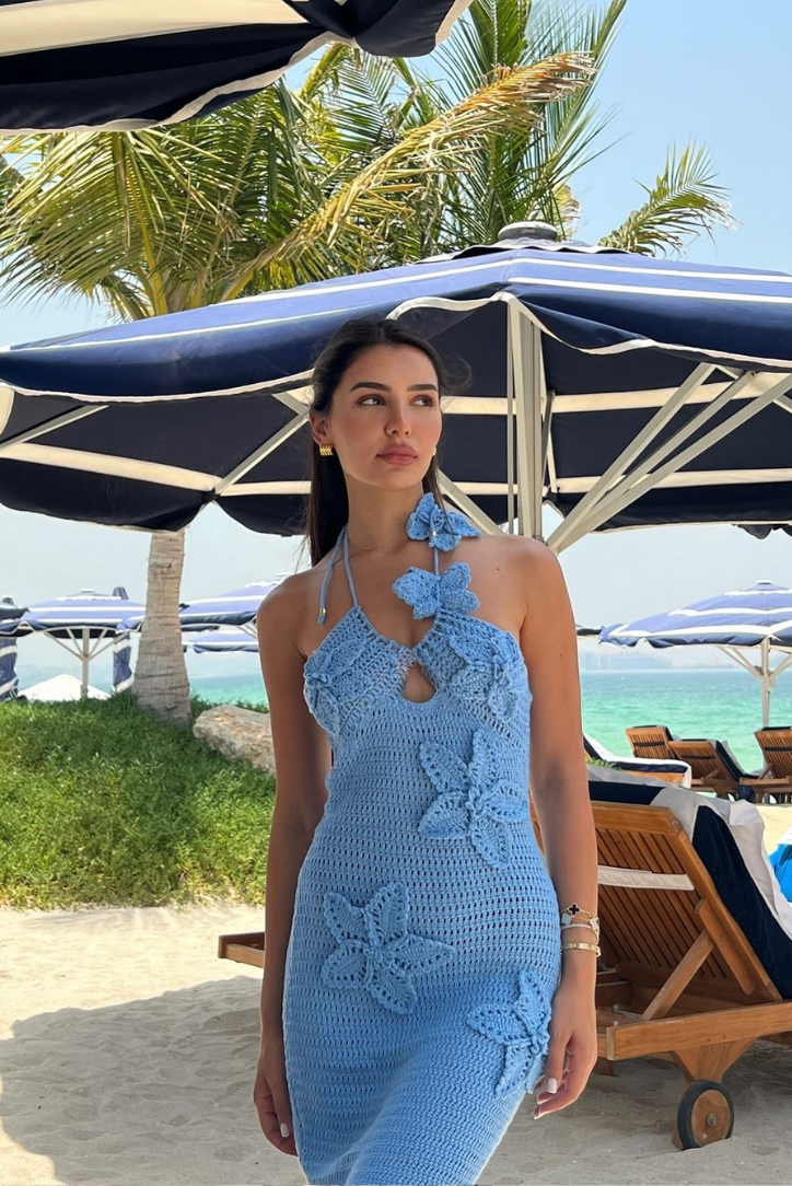 NOUVEAU RICHE Häkelmaxikleid Mit Fischschwanz Design Und Eleganten Blumenapplikationen Für Modernen Stil