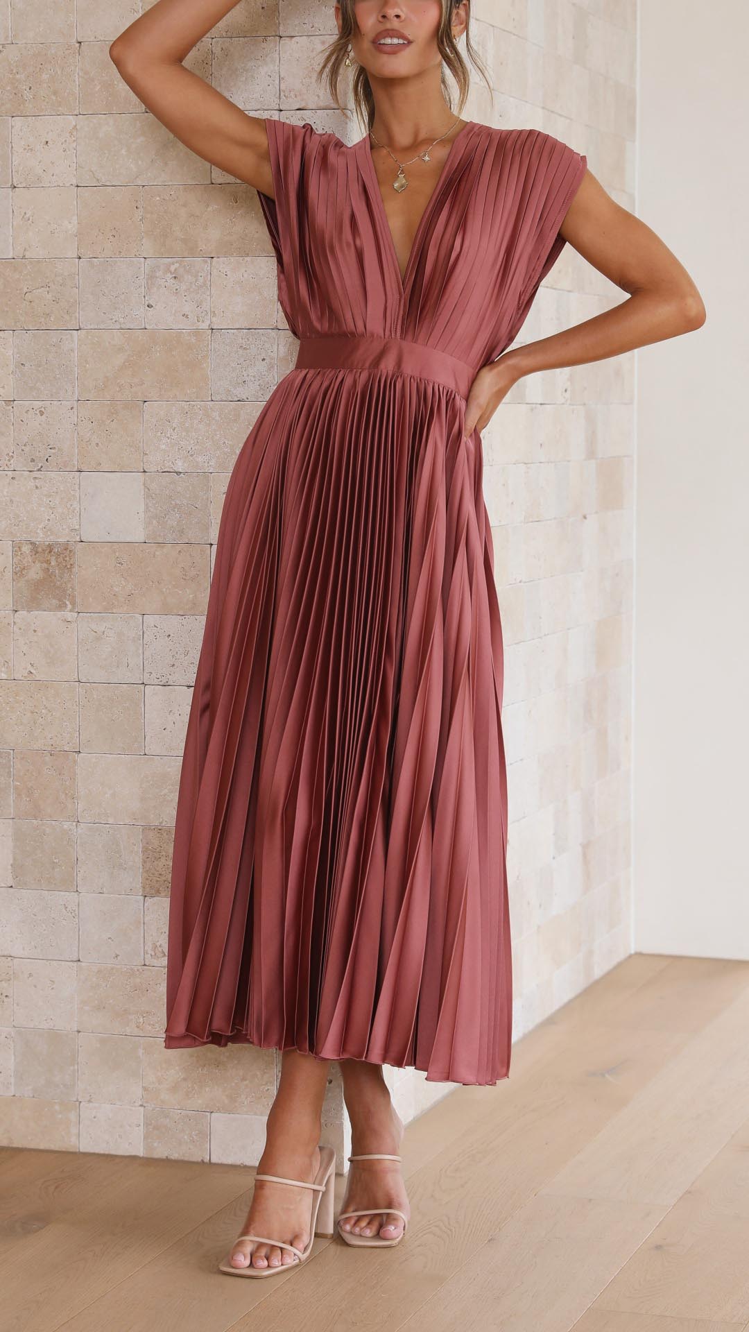 NOUVEAU RICHE Maxi-Kleid Mit Tiefem V Ausschnitt Und Rückenverschluss Rosenrot