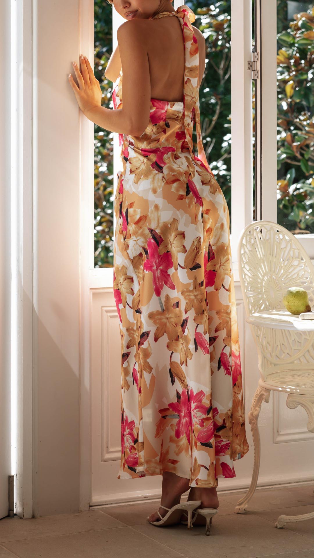 NOUVEAU RICHE Maxikleid Floral Halterneck Offenem Rücken Seidigem Stoff