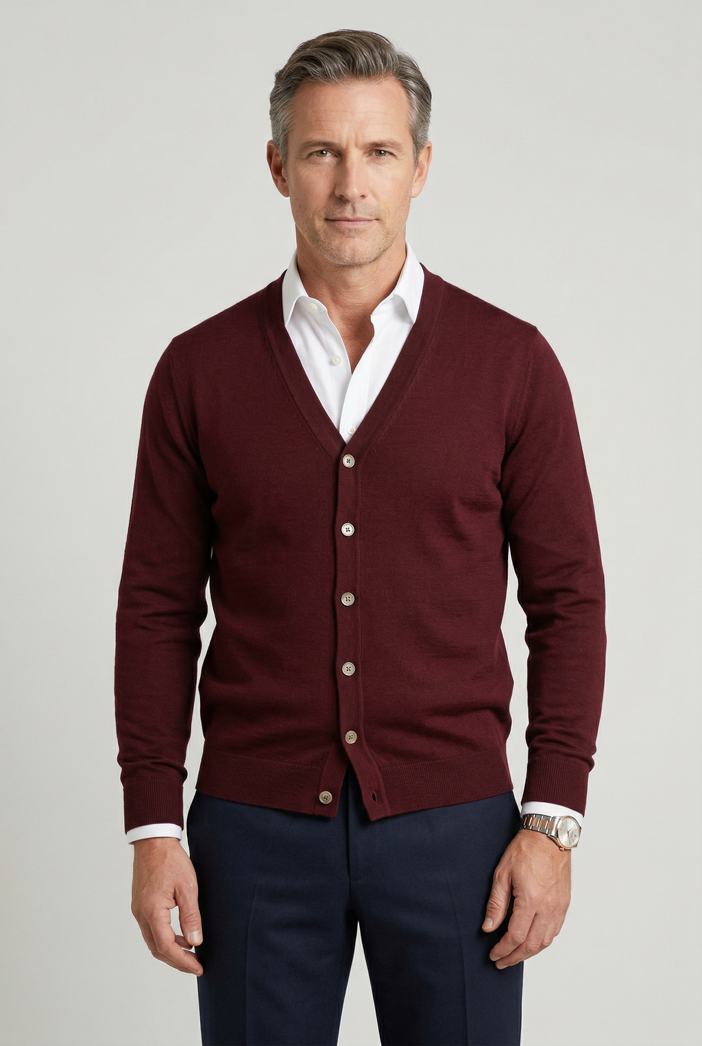NOUVEAU RICHE Calico | Herren Cardigan mit Knopfleiste und V-Ausschnitt Bordeauxrot