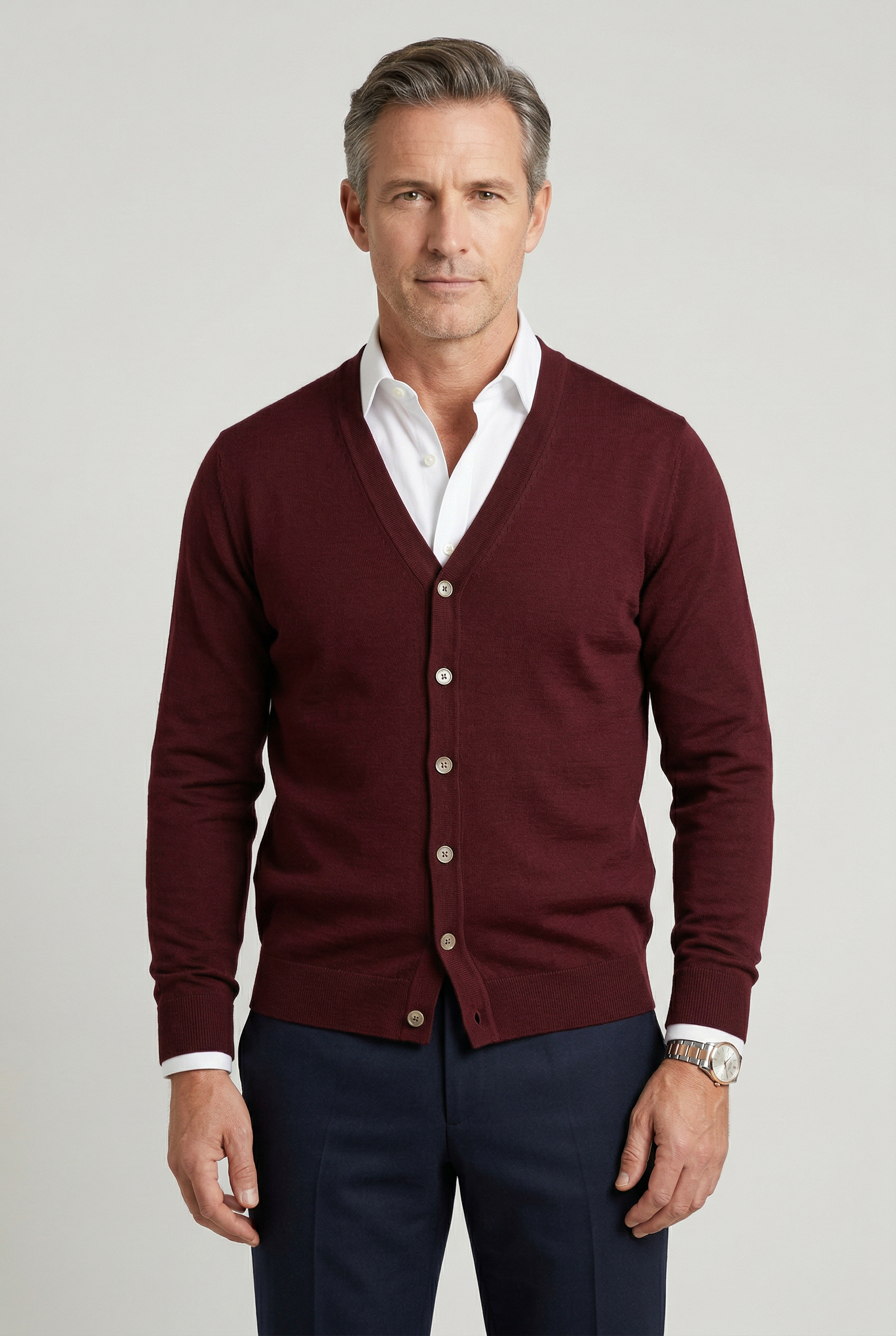 NOUVEAU RICHE Calico | Herren Cardigan mit Knopfleiste und V-Ausschnitt Bordeauxrot