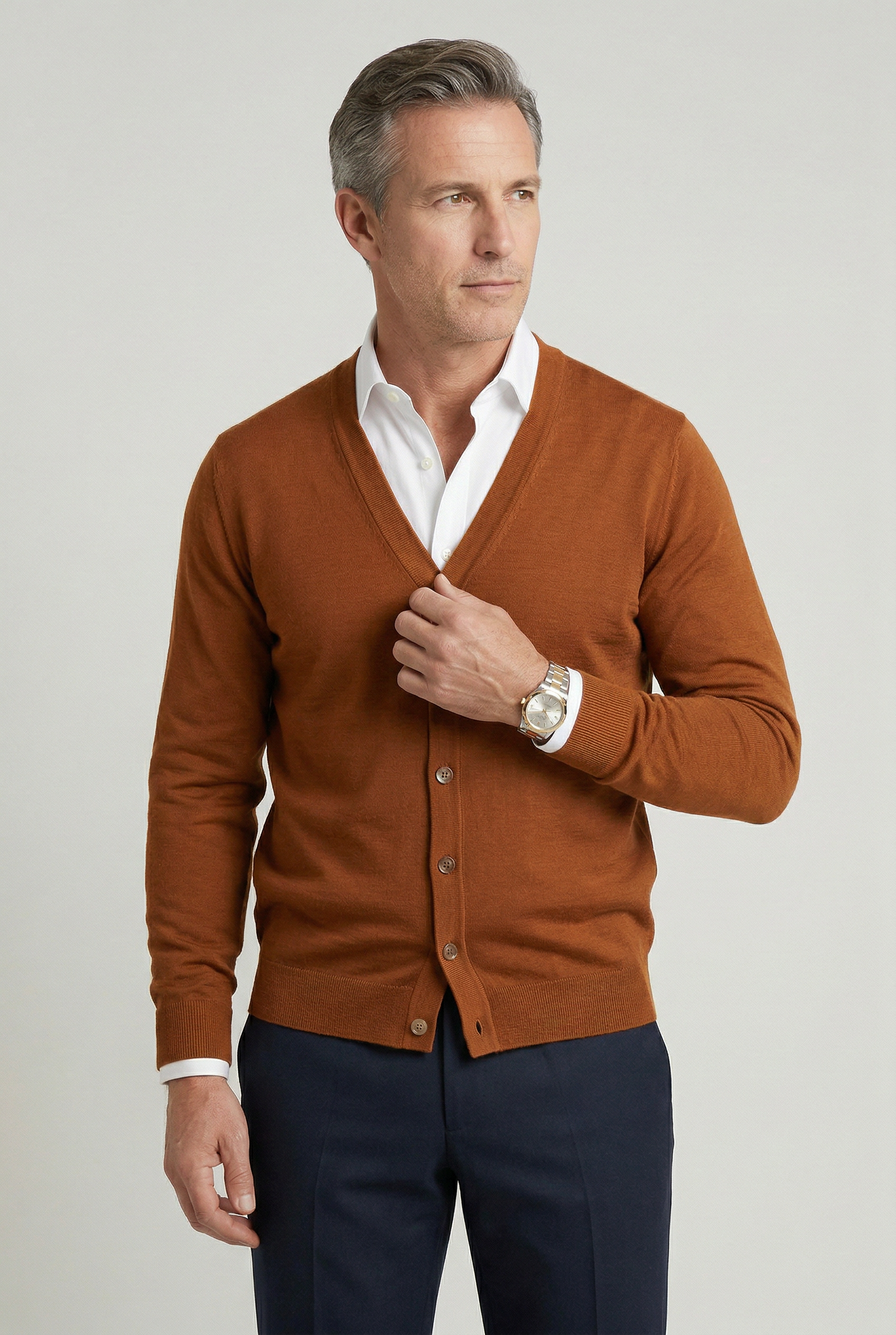 NOUVEAU RICHE Calico | Herren Cardigan mit Knopfleiste und V-Ausschnitt Braun