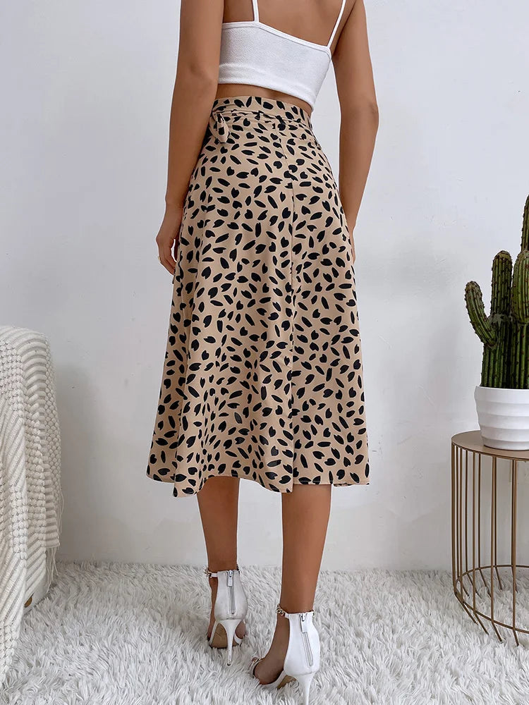 NOUVEAU RICHE Midi Wickelrock für Damen mit Asymmetrischem Saum und Bedrucktem Design in Verstellbarer Passform für Jeden Anlass