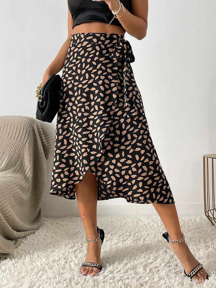 NOUVEAU RICHE Midi Wickelrock für Damen mit Asymmetrischem Saum und Bedrucktem Design in Verstellbarer Passform für Jeden Anlass