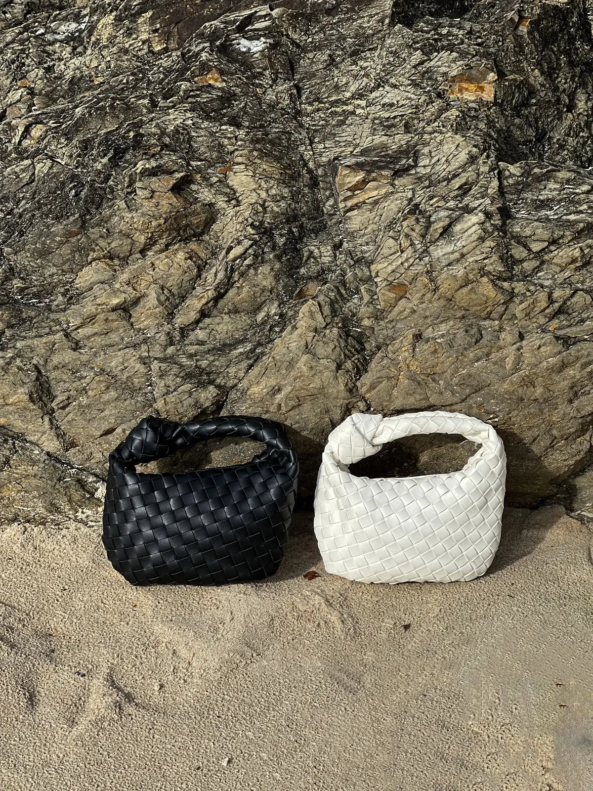 NOUVEAU RICHE Minitasche Aus Kunstleder Mit Geflochtenem Knoten Für Elegante Abendlooks