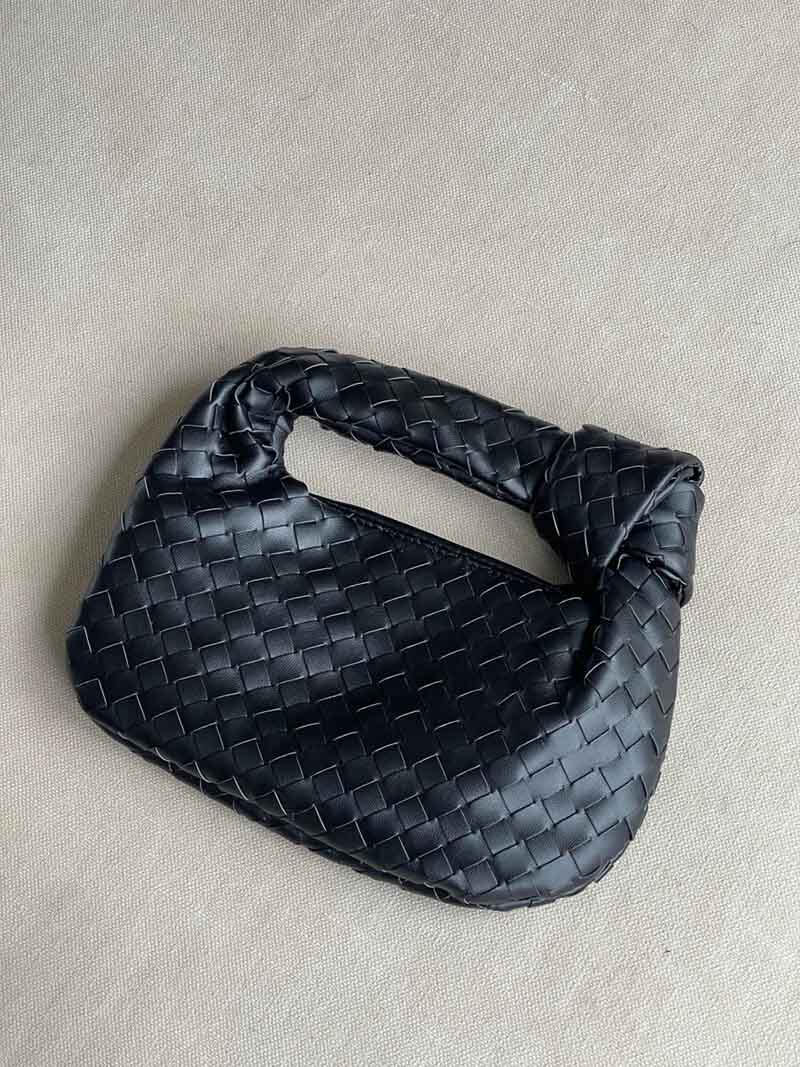 NOUVEAU RICHE Minitasche Aus Kunstleder Mit Geflochtenem Knoten Für Elegante Abendlooks