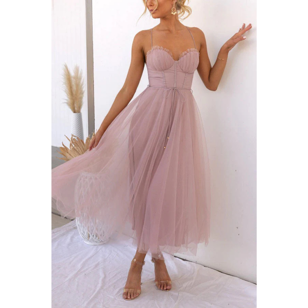 NOUVEAU RICHE Beya | Modernes Damen-Spaghettiträgerkleid in Maxi-Länge – Ätherischer Seiden-Touch, architektonische A-Linie & skandinavische Sommer-Eleganz Rosa