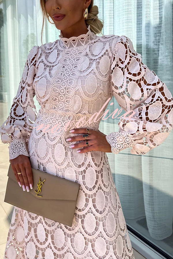 NOUVEAU RICHE Elegantes Spitzen-Midi-Kleid Mit Hohem Kragen Und Puffärmel Aprikose