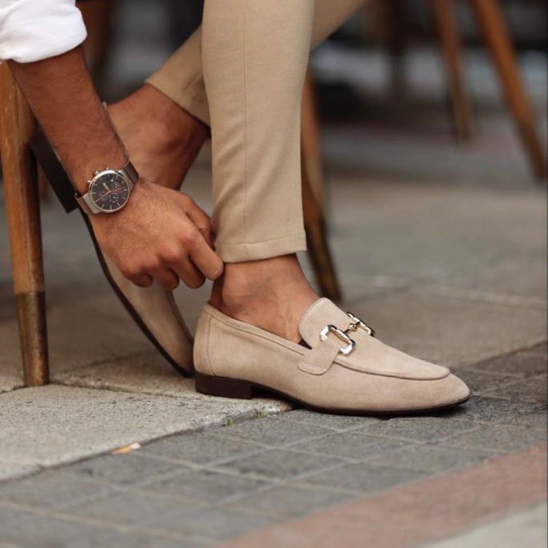 NOUVEAU RICHE Herren Wildleder Slipper Pferdebit Detail Mandelförmig