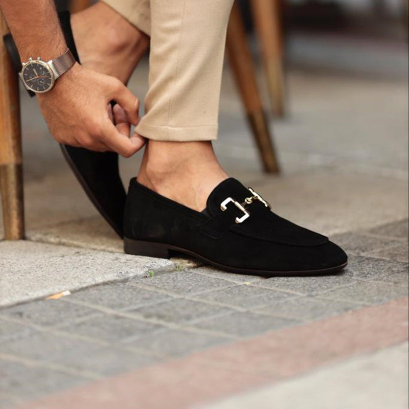 NOUVEAU RICHE Herren Wildleder Slipper Pferdebit Detail Mandelförmig