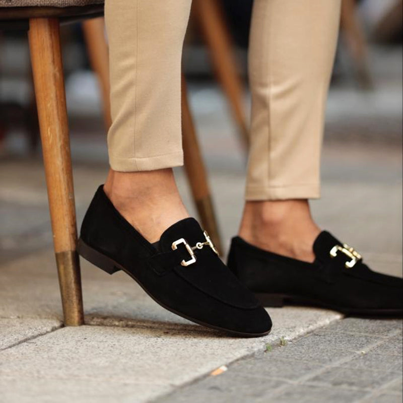 NOUVEAU RICHE Herren Wildleder Slipper Pferdebit Detail Mandelförmig