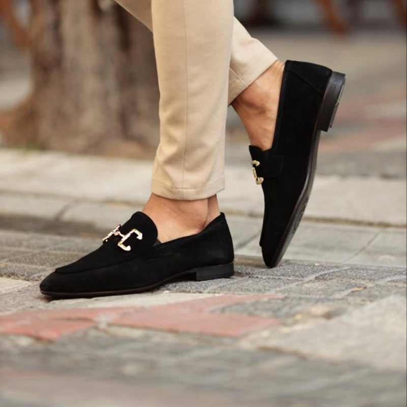 NOUVEAU RICHE Herren Wildleder Slipper Pferdebit Detail Mandelförmig