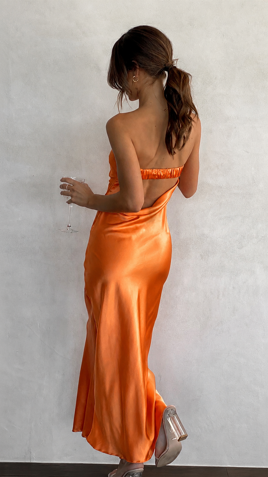 NOUVEAU RICHE Satin Maxikleid Trägerlos Gefalteter Bustier Offener Rücken