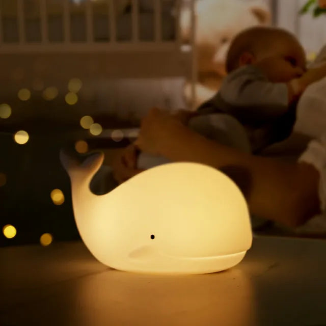 Luce notturna a forma di balena – Magica luce notturna LED per bambini in silicone, cambio colore e timer, luce soffusa – Luma