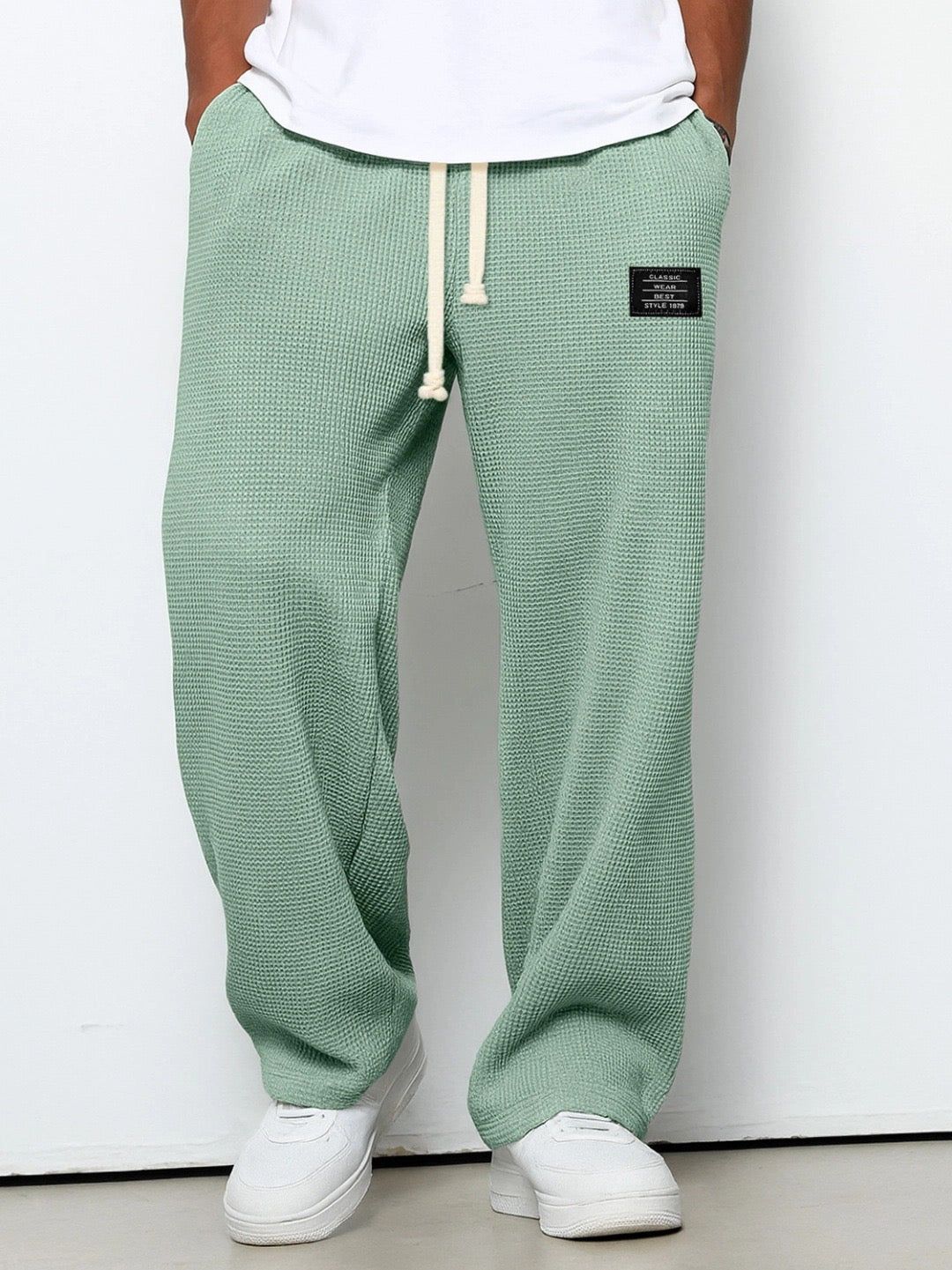 NOUVEAU RICHE Herrenhose Loose-Fit – Verstellbarer Bund & Bequeme Passform Grün