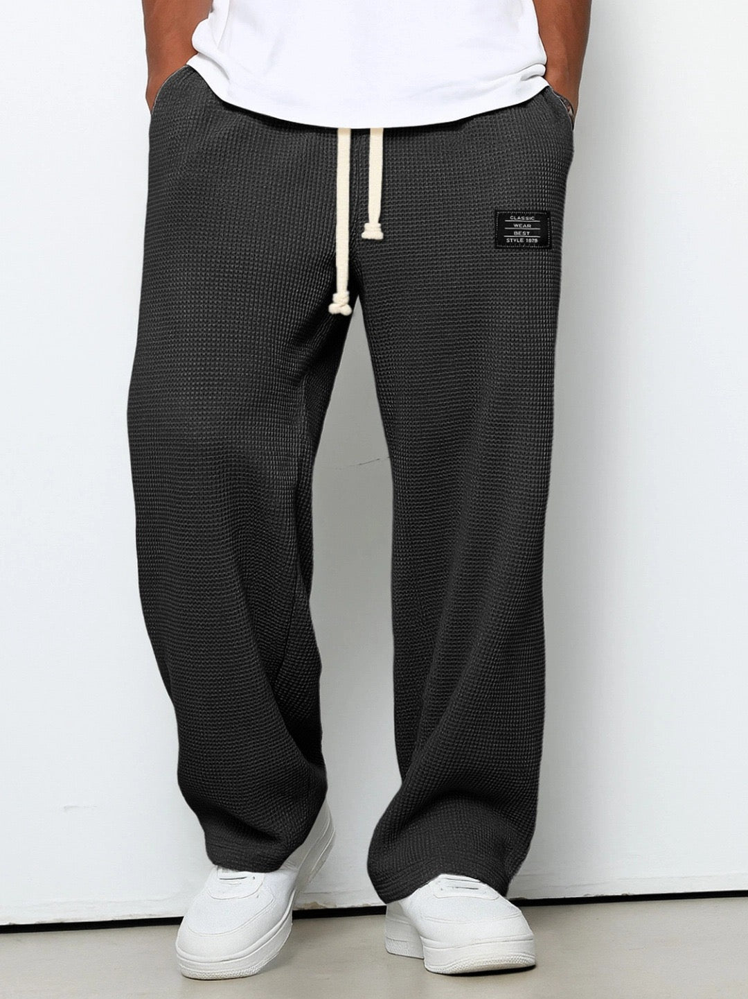 NOUVEAU RICHE Herrenhose Loose-Fit – Verstellbarer Bund & Bequeme Passform Schwarz