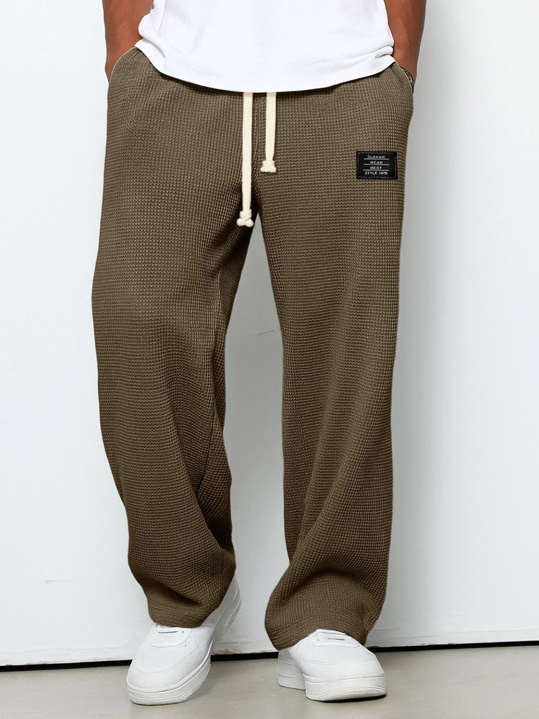 NOUVEAU RICHE Herrenhose Loose-Fit – Verstellbarer Bund & Bequeme Passform Dunkelbraun