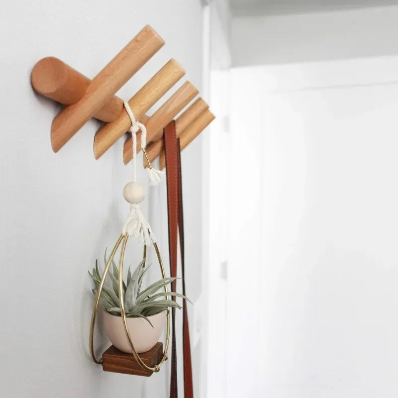 NOUVEAU RICHE Nordic Wandmontierter Kleiderständer Holz mit Vier oder Fünf Haken