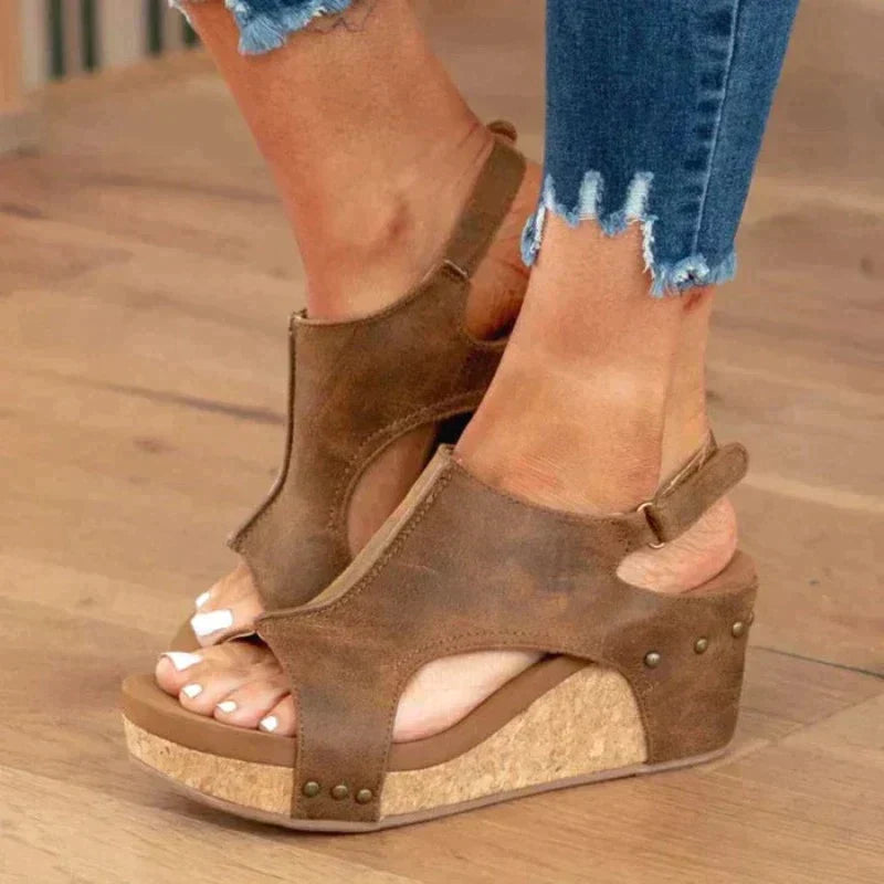 NOUVEAU RICHE Ledersandale Damen Keilabsatz Komfortfußbett Beige