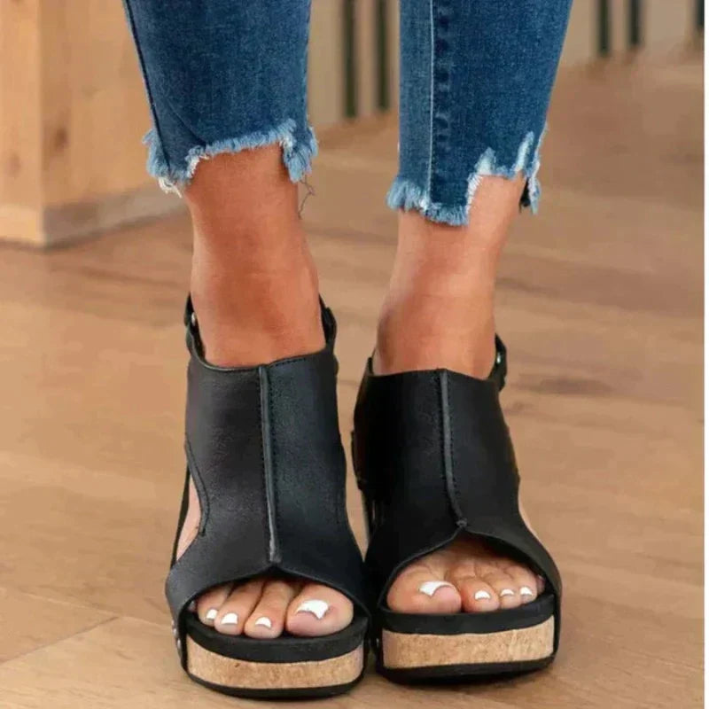 NOUVEAU RICHE Ledersandale Damen Keilabsatz Komfortfußbett Beige