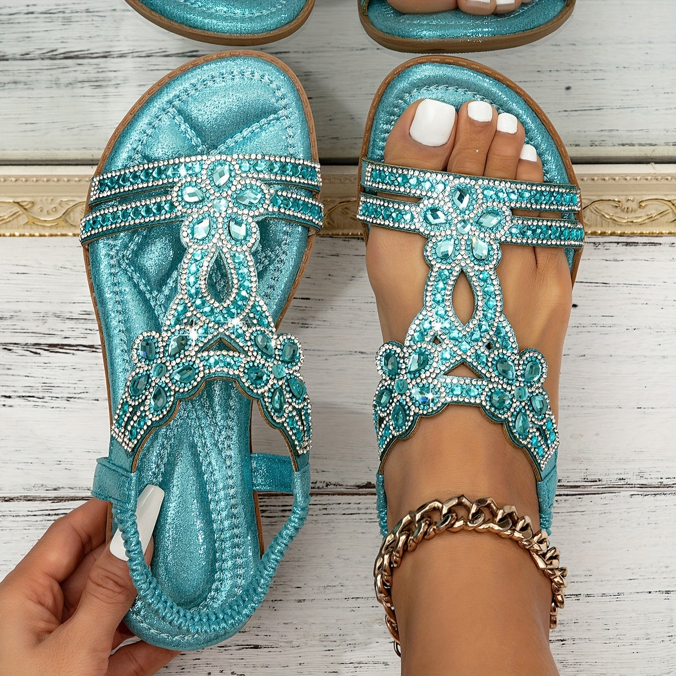 NOUVEAU RICHE Rogue | Damen Sandalen – Boho-Chic Style, Kunstvolle Details & Unbeschwertes Lebensgefühl Himmelblau